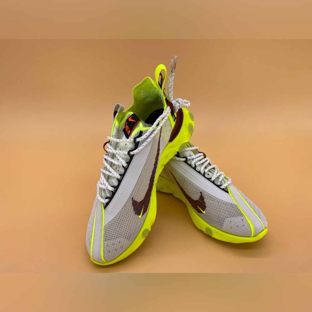 Nike React Runner ISPA Platinum Tint Volt Glow Team Red Sneakers/Shoes